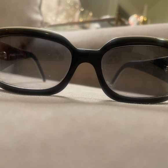 Chanel 2000s sunglasses - Picture 2 of 6